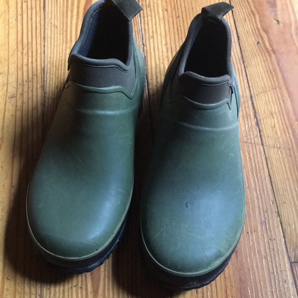 Waterproof low cut bogs